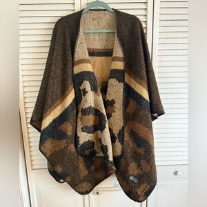 PASHMINA cape brown tan black 
100 percent PASHMINA